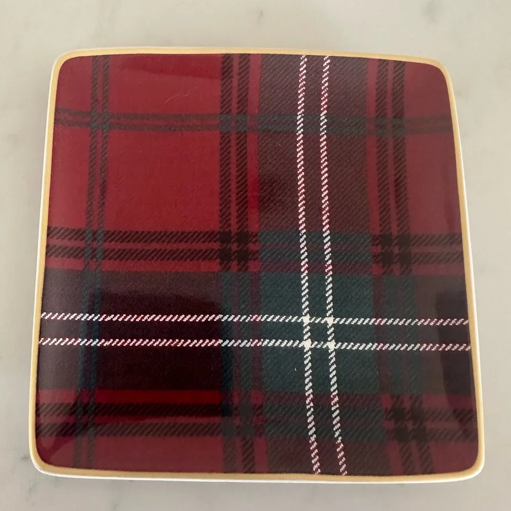 Williams-Sonoma Gold Banded Red Tartan Plate